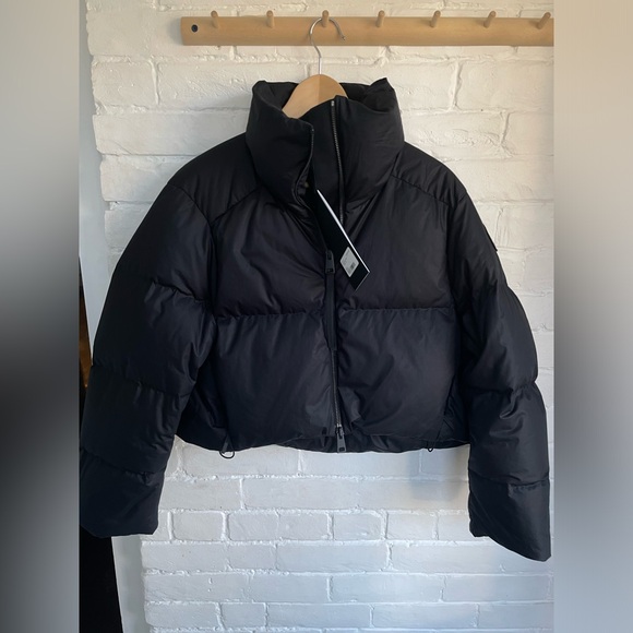 Canada Goose Garnet Cropped Puffer (with black tonal disc label) - Picture 6 of 9